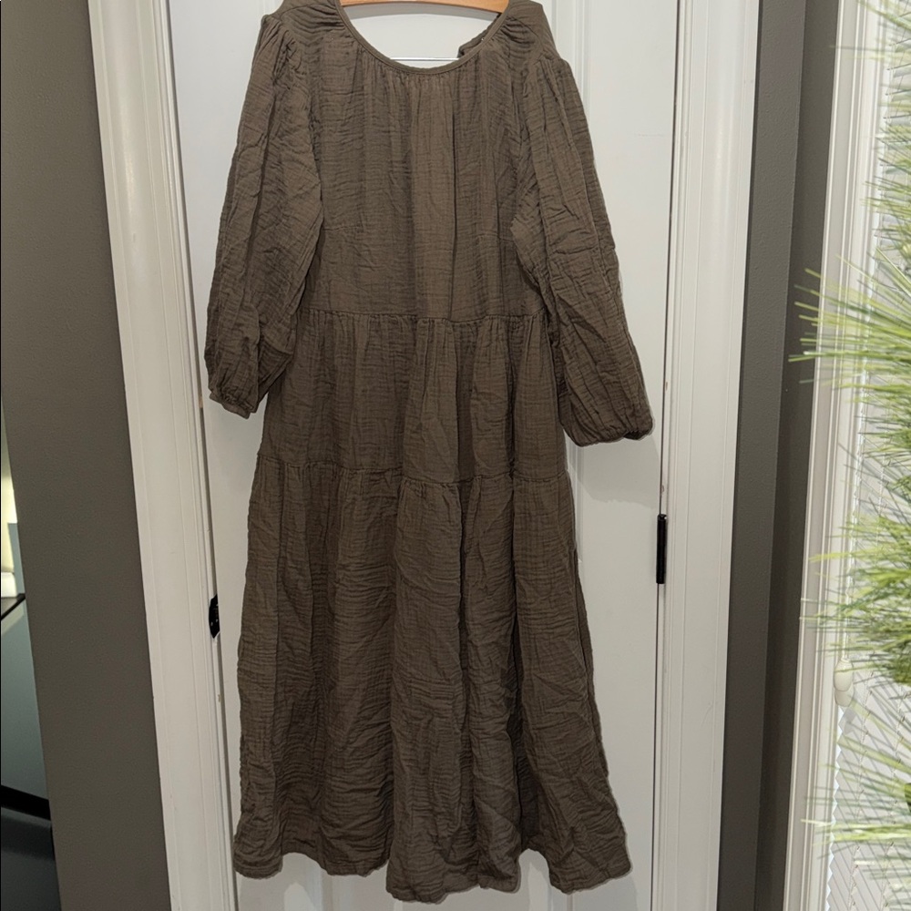 Women's Olive Midi Tiered Dress with Balloon Sleeves - Picture 5 of 9